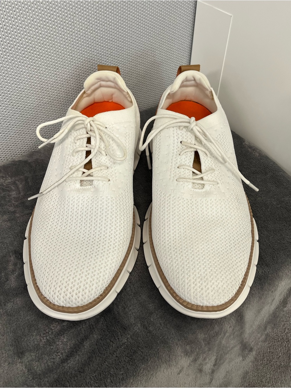 Men’s mesh Oxford shoes. Lightweight, flexible, breathable. White, brown. 9.5